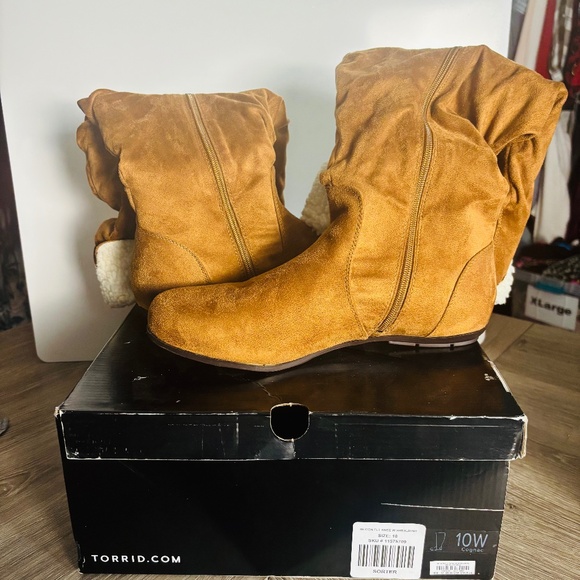 Torrid Shearling Flat Knee Boot Size Size 10W - Picture 2 of 3
